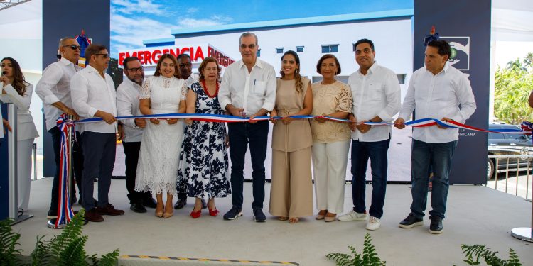 Presidente Abinader inaugura ampliación Área de Internamiento Hospital Regional Luis Morillo King, en La Vega