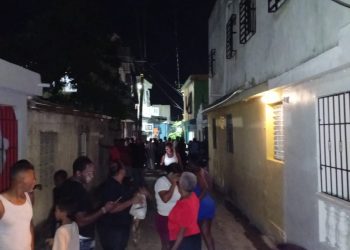 Mujer se habría envenenado junto a sus tres hijos en el Ensanche Isabelita