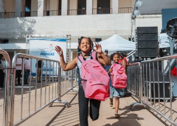 Plásticos por Útiles Escolares recolecta 15.2 millones de botellas plásticas