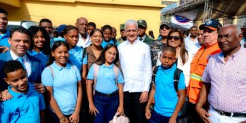 El presidente del Senado, Ricardo de los Santos, encabeza acto de apertura del año escolar 2025-2026 en Sánchez Ramírez 