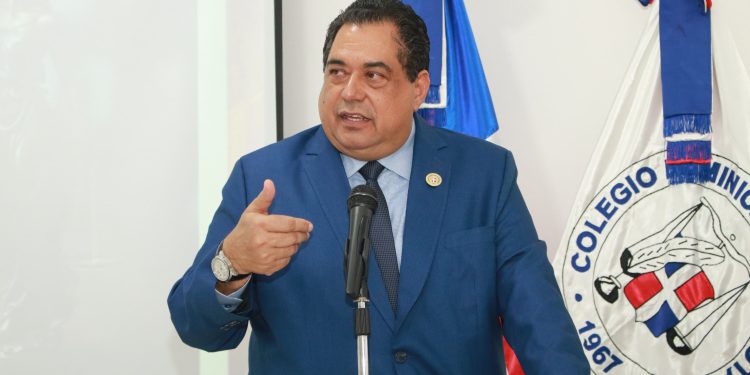 Codenot inaugura diplomado; su presidente exalta transparencia