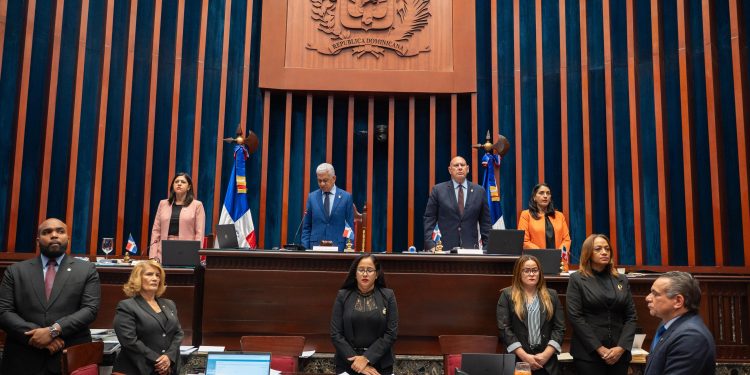 El Senado aprobó en segunda lectura ley que dispone instalación de fuentes de energía renovable en edificios públicos y privados