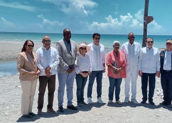 Turismo inicia trabajos de remozamiento playa Linda en Nizao    