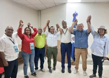 Luis Pérez gana presidencia del Colegio de Periodistas