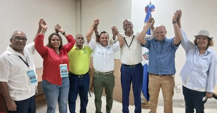 Luis Pérez gana presidencia del Colegio de Periodistas