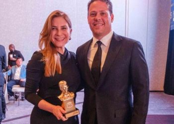 Carolina es reconocida con premio “Excelencia al Mérito Gran Dominicanísimo 2025”