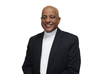 El papa León XIV crea la Diócesis de Stella Maris y nombra al padre Manuel Ruiz como obispo