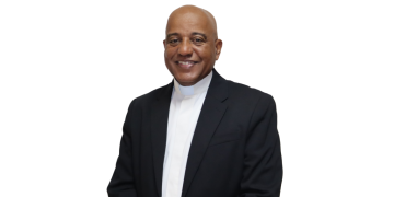 El papa León XIV crea la Diócesis de Stella Maris y nombra al padre Manuel Ruiz como obispo