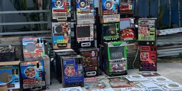 Desmantelan laboratorio clandestino de máquinas tragamonedas en Boca Chica