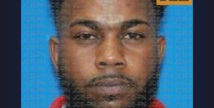 PN activa búsqueda de hombre acusado de ultimar a su pareja y herir a la hija menor en Monte plata