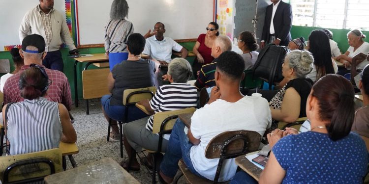 Avanza trabajos del proyecto de titulación de Pueblo Nuevo, Los Alcarrizos