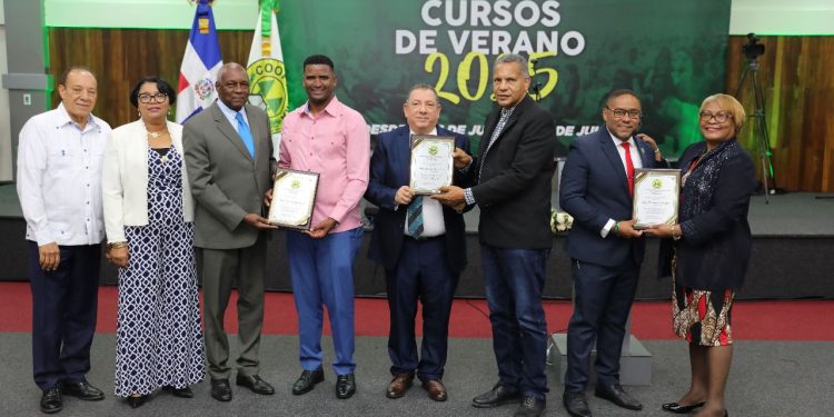 Coopnama clausura cursos de verano 2025