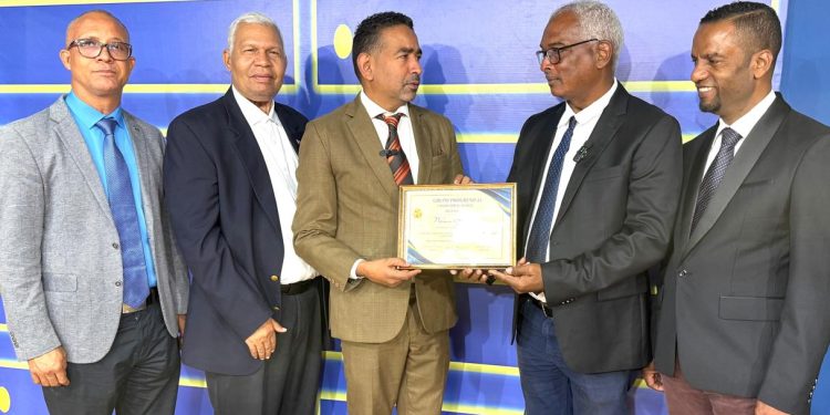 Entidades sociales reconocen a Nelson Gutiérrez por su labor social y defensa ciudadana