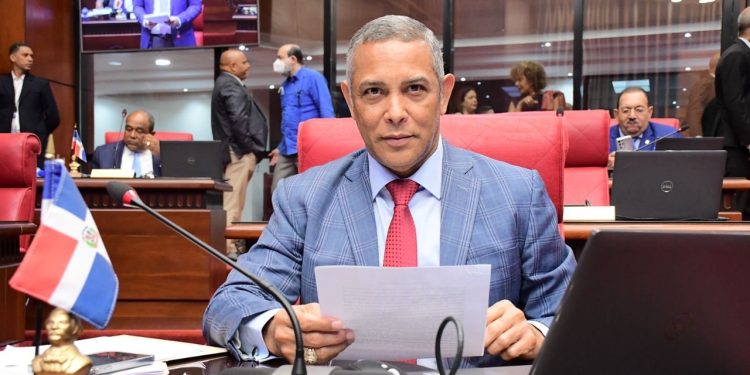 Convierten en Ley proyecto autoría del senador Franklin Romero, que declara el 23 de septiembre de cada “Dia Nacional del Pelotero” en honor a Osvaldo Virgil