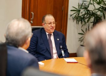 Ministro Magín Díaz se reúne con la ONEC; reafirma apertura al diálogo para fortalecer economía nacional