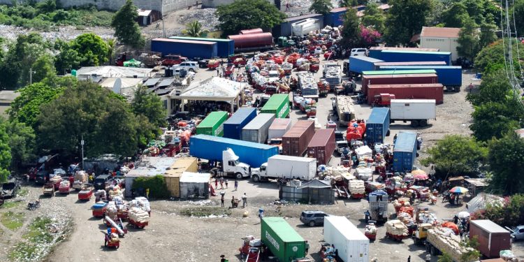 Tensión en la frontera: Disparos y protestas paralizan Aduana en Ouanaminthe