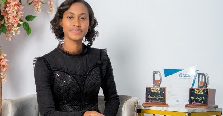 Comunicadora Claudia Galán se destaca con sus "10 preguntas"