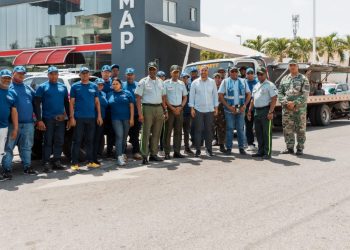 Alcaldía del DN y DIGESETT retiran chatarras y vehículos mal estacionados en Ensanche Quisqueya