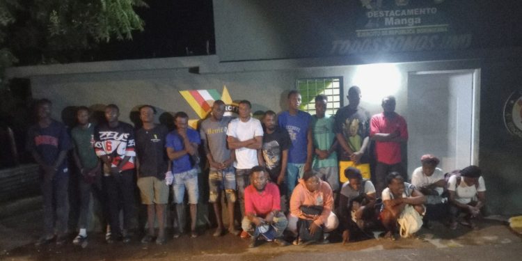 En Guayubín Ejército detiene a 21 nacionales haitianos en condición migratoria irregular