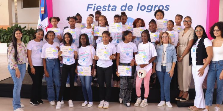 Entre junio y julio, los clubes de chica graduaron más de mil niñas y adolescentes