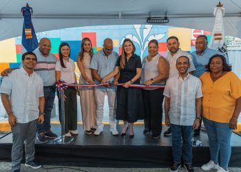 Carolina transforma espacio usado como taller de pintura improvisado en nuevo parque lineal Mata Hambre