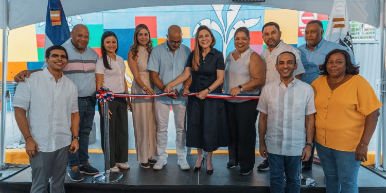 Carolina transforma espacio usado como taller de pintura improvisado en nuevo parque lineal Mata Hambre