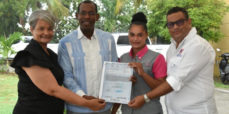 Programa “Títulos en Casa” impacta a familias de San Pedro de Macorís