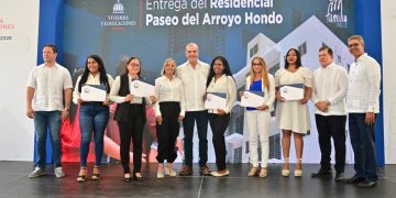 Ministerio de la Mujer entrega RD$ 1, 106,000.00 en Bono Mujer para impulsar el acceso de nuevas beneficiarias a una vivienda digna