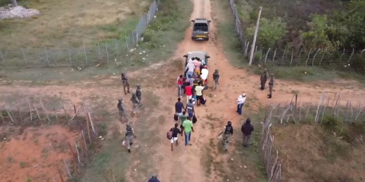 Con unidades de drones Ejército localiza y detiene a 18 haitianos indocumentados en Santiago Rodríguez