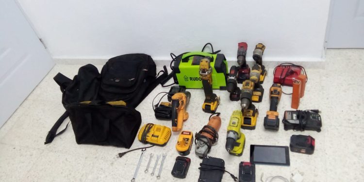 Policía recupera objetos robados, detiene varias personas y desmantela puntos de sustancias ilícitas en Sabana Perdida, SDN