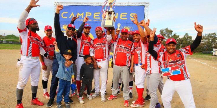 Equipo dominicano en Chile triunfa en torneo de Sóftbol