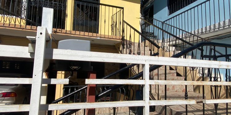 Residentes del ensanche Quisqueya, en la calle Carmendoza de Cornielle, denuncian falta de agua