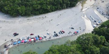 Prohíben acceso de vehículos de motor a zonas de balnearios en Muchas Aguas en San Cristóbal