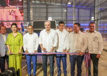 Presidente Abinader y Yayo Sanz Lovatón inauguran en el AILA nueva terminal courier para manejo de mercancía comprada por internet