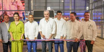Presidente Abinader y Yayo Sanz Lovatón inauguran en el AILA nueva terminal courier para manejo de mercancía comprada por internet