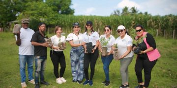 El SRSO y Hospital Hacienda Estrella restauran zonas verdes en jornada de reforestación