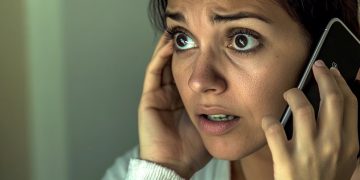 Decir “sí” en una llamada puede dejar tu cuenta bancaria en cero y causar problemas legales