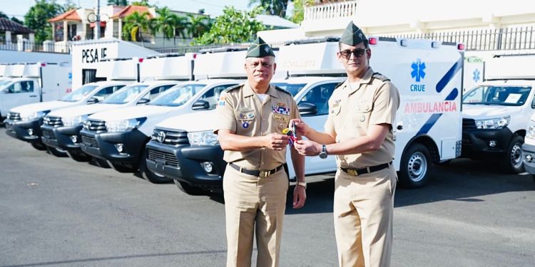 Ministerio de Defensa entrega primera partida de ambulancias ensambladas por la industria militar dominicana