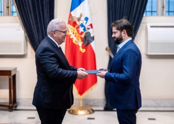 Embajador Juan Cohen presenta Cartas Credenciales ante el presidente Gabriel Boric
