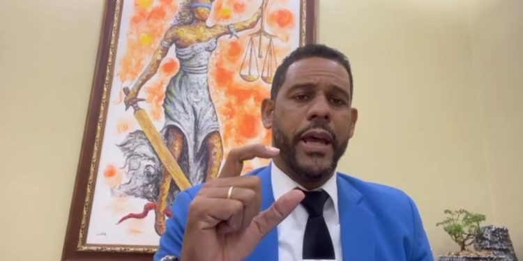 Abogado Oliver Batía emplaza al contralor de la república a demostrar públicamente que no adeuda más de RD$300 millones a empleados