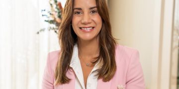 Mirna Santiago une ciencia y esperanza frente al cáncer en el nuevo libro Voces de Vida La cirujana oncóloga y mastóloga comparte autoría en esta obra con Nelly Licairac de Romero