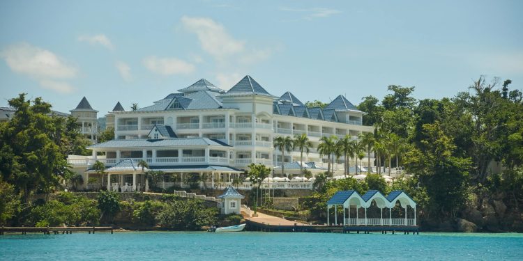 Cayo Levantado Resort entra al selecto grupo de hoteles sostenibles certificados por Forbes Travel Guide