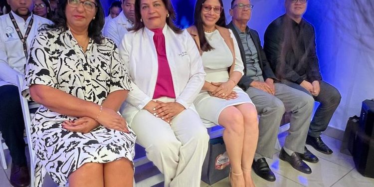 Directora del Robert Reid presenta memoria de gestión 2023-2025 durante Jornada Científica