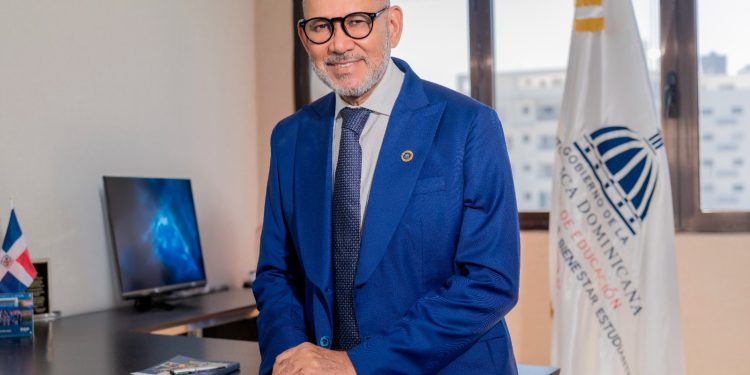 Víctor Castro agradece confianza del presidente Abinader y destaca logros para el bienestar estudiantil