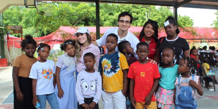 Fundación La Merced y Nutrihealth realizan operativo médico gratuito en el batey Bienvenido