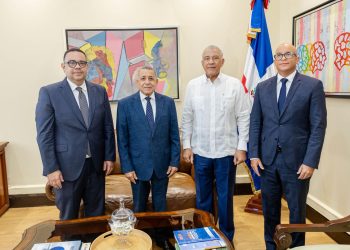 Andrés Bautista juramenta a Félix Reyna como director de la DIECOM