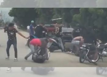 Jóvenes agreden agentes policiales por impedir carrera clandestina en Valverde