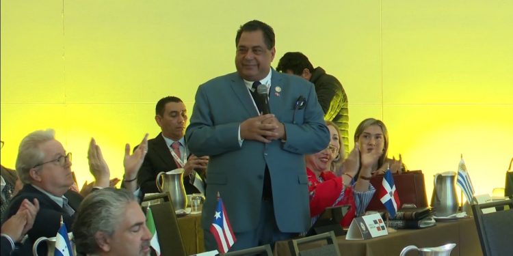 Paniagua Feliz destaca en cónclave en Perú la firma electrónica notarial