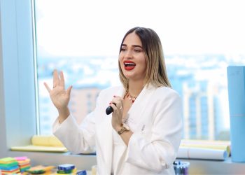 La voz también se construye: Grecia Vidal impulsa un espacio para fortalecer la oratoria desde cero