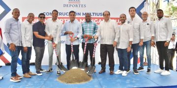 Ministro Kelvin Cruz da primer picazo para iniciar la construcción del multiusos de Manganagua